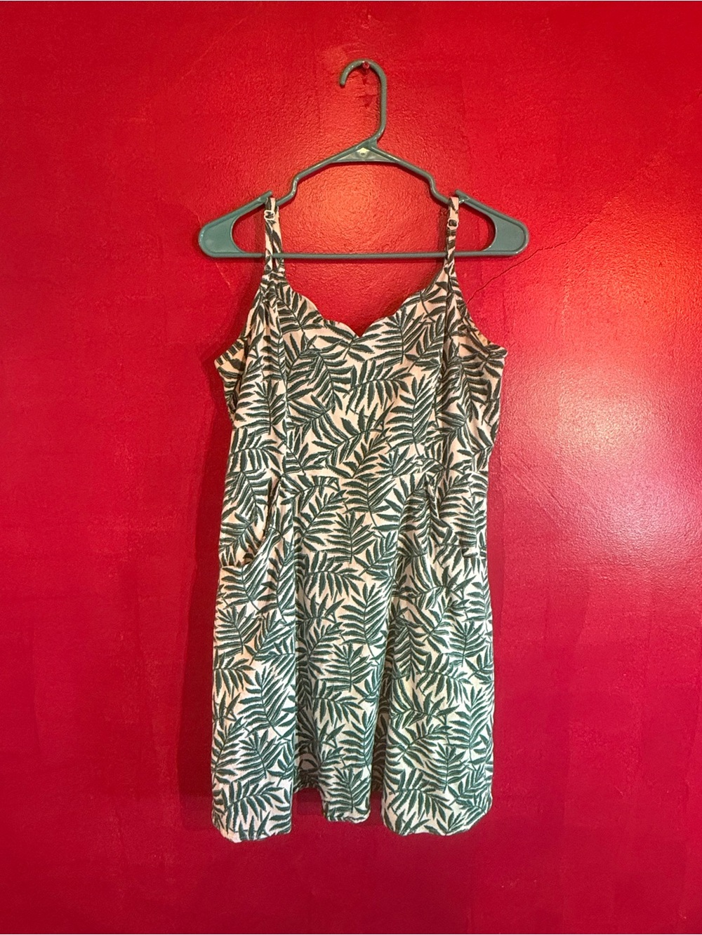 41 Hawthorn Green and White Leaf-Print Spaghetti Strap Dress with pocket
